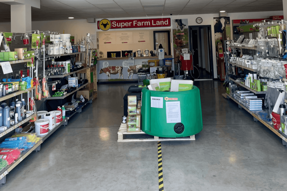 produse expuse in magazinul super farm land